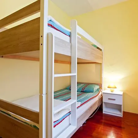 Apartman D&l * Podstrana